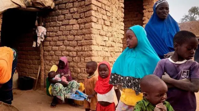 Makumi ya maelfu ya watu wamekimbia makazi yao nchini Mali kwa sababu ya ghasia za kijihadi