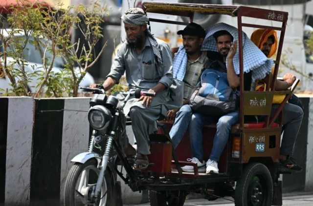 야외에서 일하는 사람들은 무더위 관련 질병에 걸릴 가능성이 더 크다