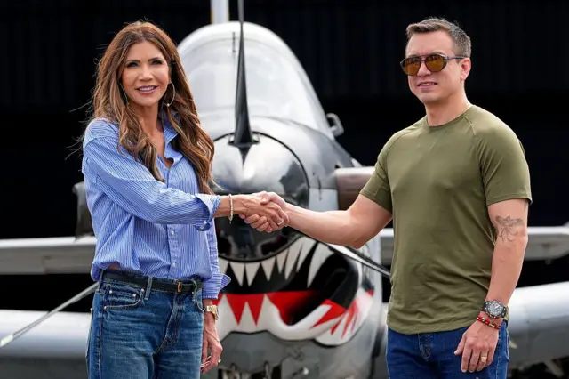 La secretaria de Seguridad de EE.UU., Kristi Noem, con el presidente de Ecuador Daniel Noboa