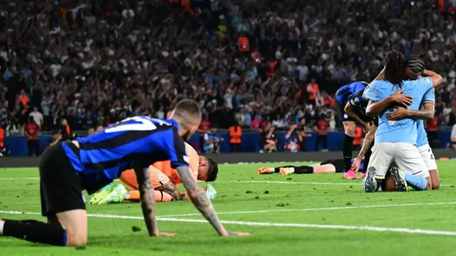 Ifirimbi ya nyuma ivuze, wamengo isi irururukiye ku bakinyi ba Inter Milan