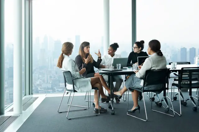 Mulheres em reunião de trabalho