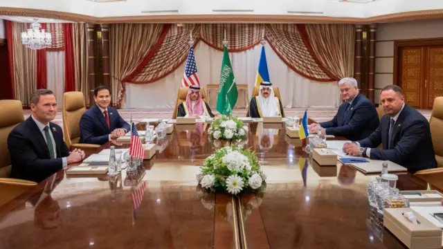 "Эми кезек Орусия тарапта, эгер алар ок атышууну токтотууга каршы болсо, анда тынчтыкка кимдер тоскоол болуп жатканын билебиз",- деген эле АКШнын мамлекеттик катчысы Марко Рубио