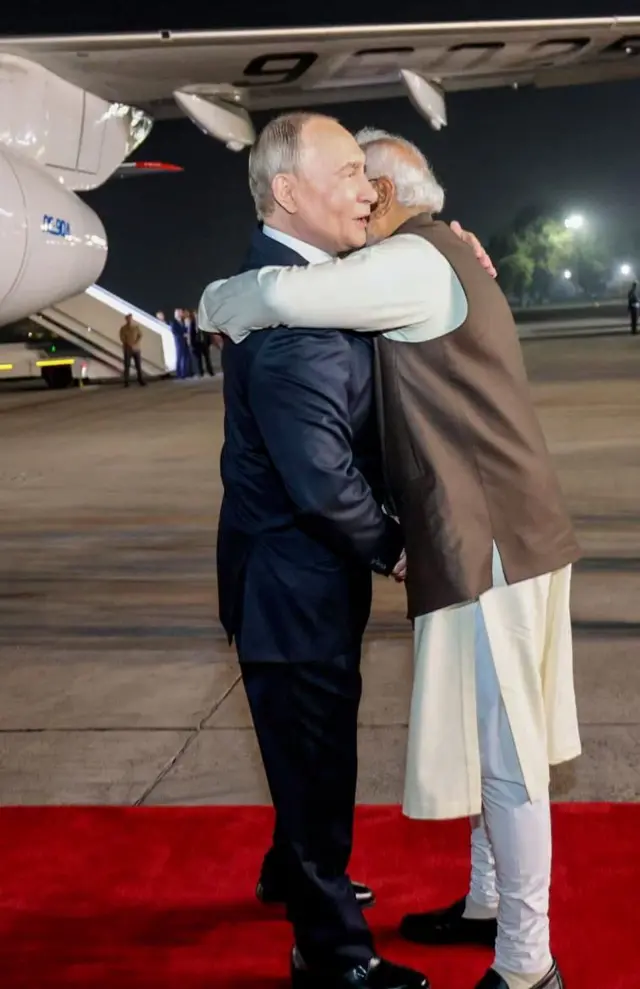 પુતિનની ભારત યાત્રા, નરેન્દ્ર મોદી, ભારત અને રશિયા આર્થિક સંબંધ, ભારત રશિયા સંરક્ષણ સંબંધ, એસ-400, એસયુ-57, સુખોઈ 57, પશ્ચિમી દેશોમાં અસહજતા, બીબીસી ગુજરાતી આંતરરાષ્ટ્રીય સમાચાર 