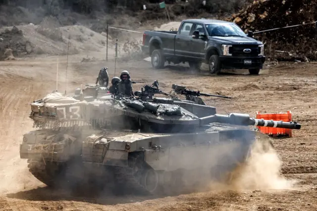 Tanque israelí en la frontera con Líbano.