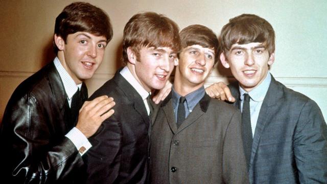 Beatles üyeleri 1964’te poz verirken
