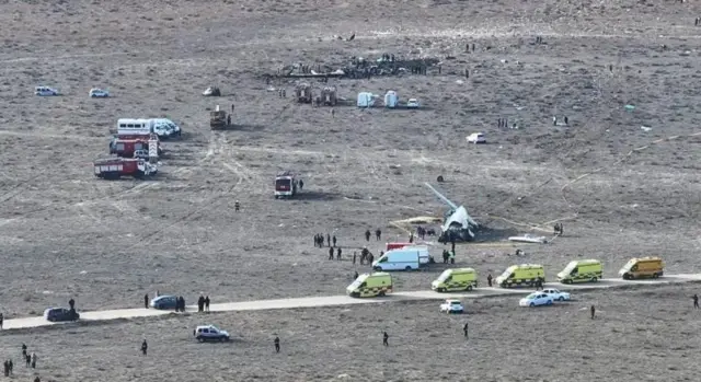 Қозоғистоннинг Оқтоу шаҳри яқинида Озарбайжон йўловчи самолёти ҳалокатга учраган жой