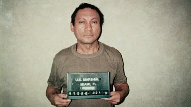 Madaxweyne Noriega wuxuu is dhiibay ciidamada Mareykanka ee Panama, waxaana loo qaaday Mareykanka, halkaas oo lagu xukumay dambiyo la xidhiidha ka ganacsiga daroogada.