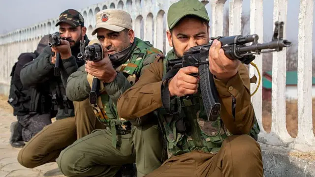 کشمیر، فوج