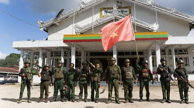 လားရှိုးမြို့တော်အခန်းမ ရှေ့မှာတွေ့ရတဲ့ ကိုးကန့်တပ်(MNDAA)