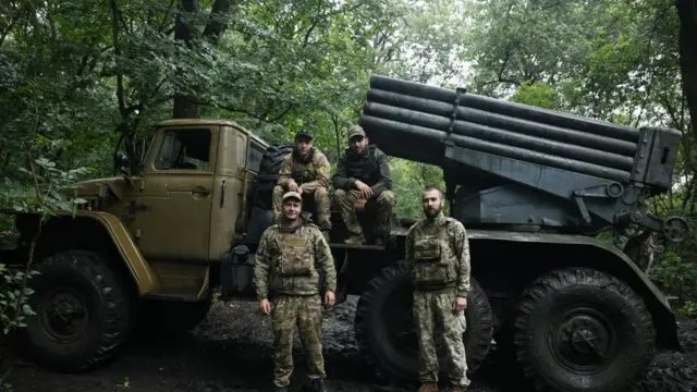 গ্রাড রকেট নিয়ে তৈরি একটি ইউক্রেনীয় আর্টিলারি ইউনিট