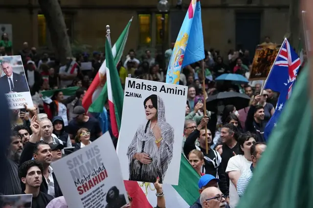 راهپیمایی صدها نفر در سیدنی استرالیا (۲۱ دی/۱۱ ژانویه)