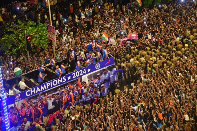 इसी साल टी-20 चैंपियन बनने के बाद भारतीय टीम का मुंबई में स्वागत हुआ था