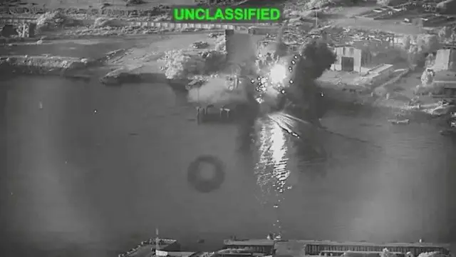 Tangkapan layar dari video yang dirilis militer AS pada 13 Juli, yang menurut mereka menunjukkan serangan terhadap sebuah fasilitas pemeliharaan di Bandar Abbas, Iran.