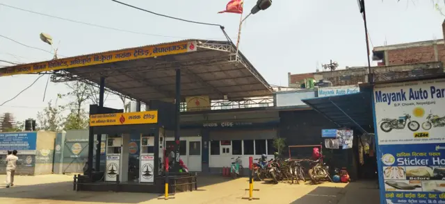 सुनसान पेट्रोल पम्प