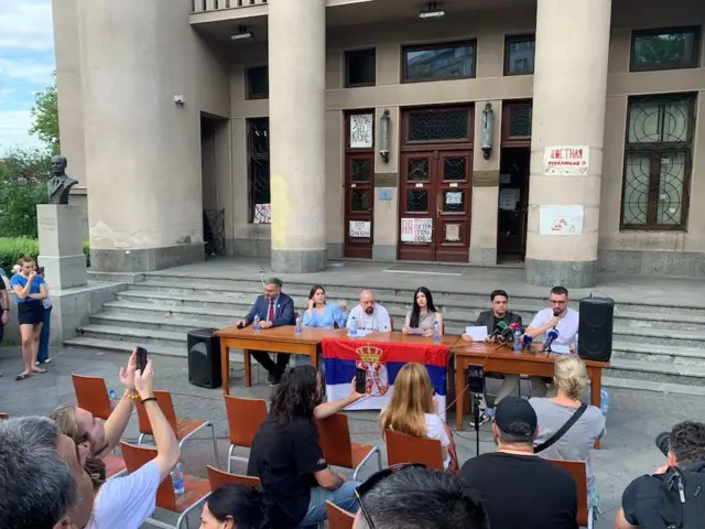 Obraćanja ispred Pravog fakulteta