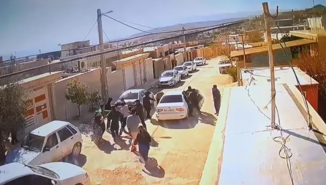 لقطات كاميرات المراقبة تُظهر اشتباكات في الشارع بعد اعتقال ناشط في عبدانان