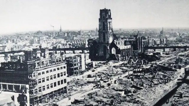 El casco histórico de Róterdam quedo completamente devastado por el bombardeo de 1940.