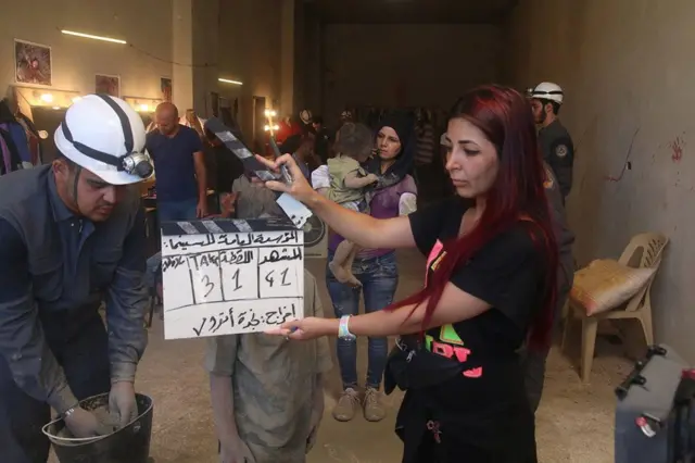 عکس پشت صحنه فیلم سینمایی «مرد انقلابی» در وبسایت این فیلم منتشر شده بود و از آنجا به توییت سفارت روسیه و خبرگزاری اسپوتنیک راه پیدا کرد