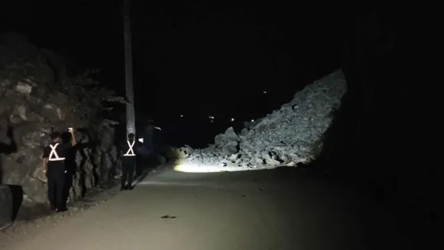 रातको समयमा अवरुद्ध बाटो