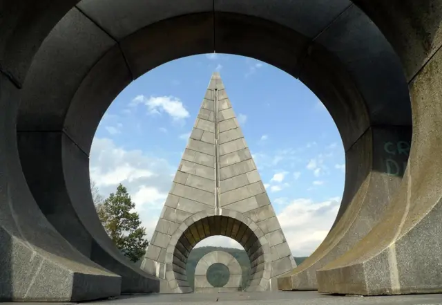 Bogdan Bogdanović, arhitekta, spomenici