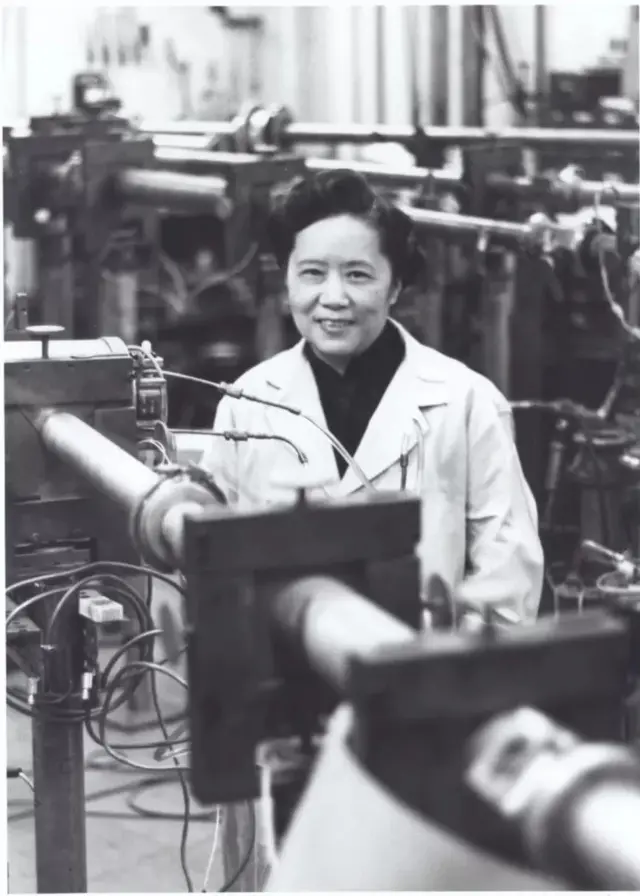 Mme Wu dans un laboratoire