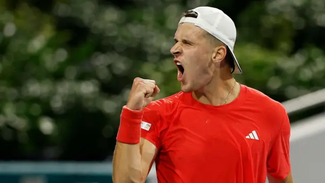 Меншик слави