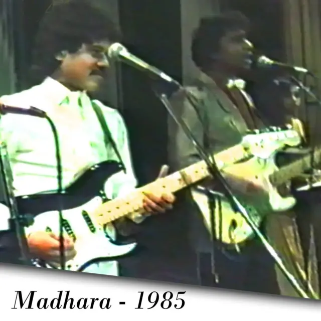 රාජු බණ්ඩාර, ක්ලැරන්ස් විජේවර්ධනගේ 'මදාරා' සංගීත කණ්ඩායමේ ලීඩ් ගිටාරය වාදනය කරමින්