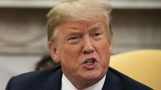 डोनाल्ड ट्रंप 