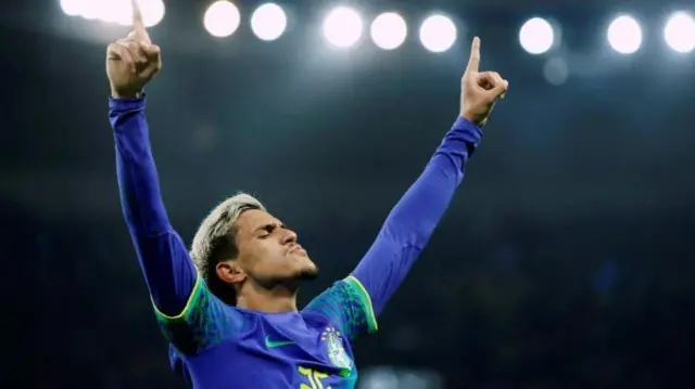 Pedro saat mengenakan kostum biru timnas Brasil.