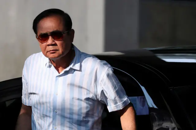 รัฐธรรมนูญปี 2560 ระบุว่า นายกรัฐมนตรีจะดำรงตำแหน่งรวมกันแล้วเกิน