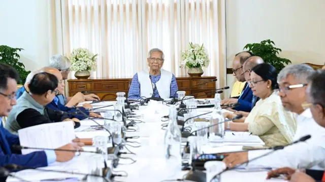 প্রধান উপদেষ্টার পদত্যাগ চিন্তা ও রাজনৈতিক অস্থিরতা নিয়ে আলাপের মধ্যে অন্তর্বর্তী সরকারের নানা সংকটও উঠে আসে আলোচনায়