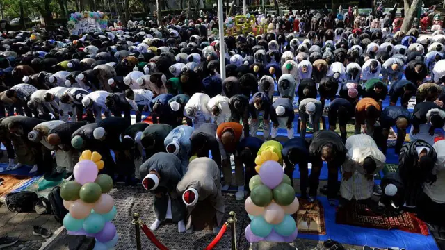 Members of the Muslim community in Mexico City dey pray