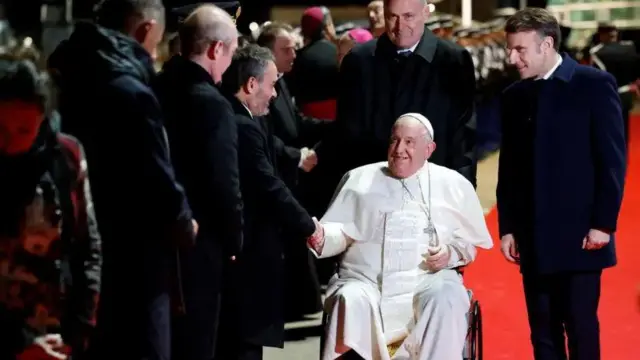 Папа римський під час візиту на Корсику