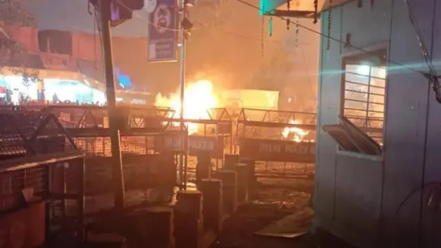 டெல்லி செங்கோட்டை அருகே வெடிப்பு