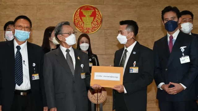 ฝ่ายค้าน