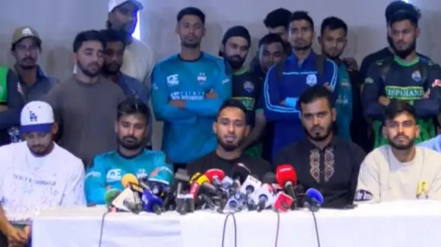 দুপুরে সংবাদ সম্মেলন করেন ক্রিকেটারস অ্যাসোসিয়েশন অব বাংলাদেশ - কোয়াবের সদস্যরা