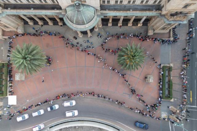 Queues of voters outside Johannesburg city hall