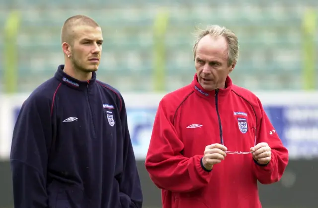 Sven-Göran Eriksson junto a David Beckham en 2001.