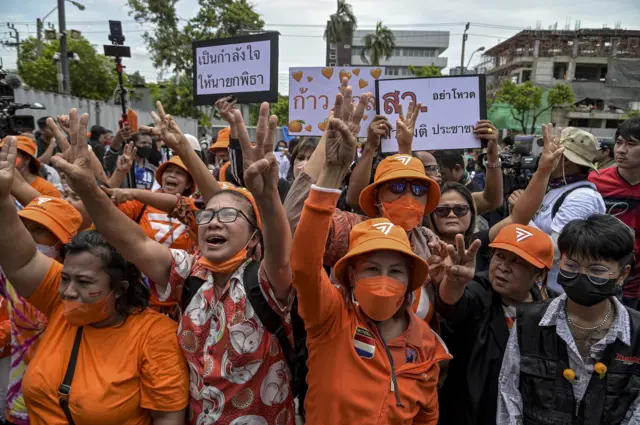 ด้อม