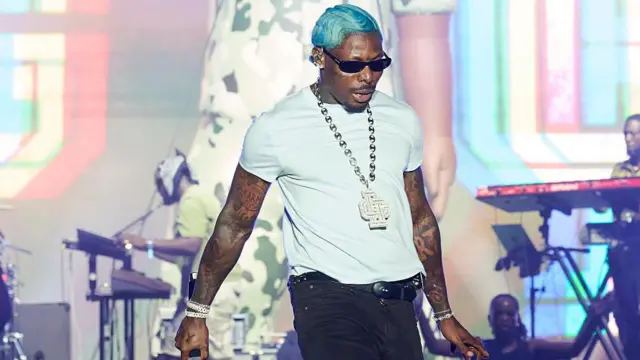 A ranar kuma a Detroit, fitaccen mawakin Najeriya Asake ya halarci wani wajen casu a birnin na Amurka. 