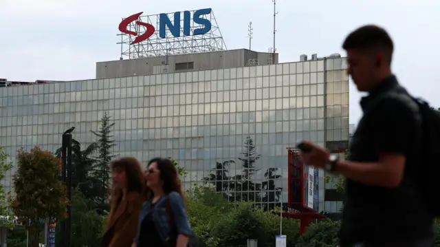 НИС, зграда НИС-а, нафтна индустрија србије, продаја НИС-а