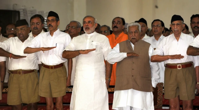 ਸੰਘ ਦੇ ਸਵੈਮਸੇਵਕਾਂ ਨਾਲ ਪ੍ਰਧਾਨ ਮੰਤਰੀ ਨਰਿੰਦਰ ਮੋਦੀ