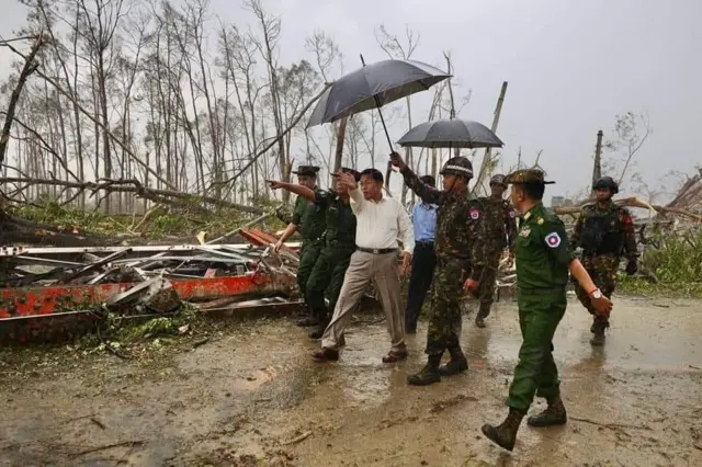အဲဒီငွေတွေကို ရခိုင်ပြည်နယ်အတွက်သာမက အခြားမုန်တိုင်းဒဏ်ခံခဲ့ရတဲ့နေရာတွေကိုပါ ခွဲဝေကာပြန်လည် လှူဒါန်းသုံးစွဲ သွားမယ်လို့လည်း စစ်ကောင်စီခေါင်းဆောင်က ပြောခဲ့ပါတယ်။