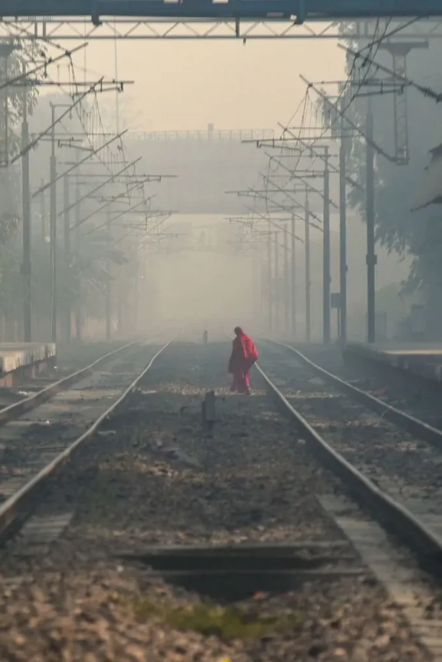 लोधी कॉलोनी रेलवे स्टेशन