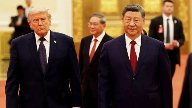 Ông Trump (trái) đến dự tiệc quốc yến do ông Tập Cận Bình chủ trì tại Đại lễ đường Nhân dân vào ngày 14/5/2026 tại Bắc Kinh, Trung Quốc