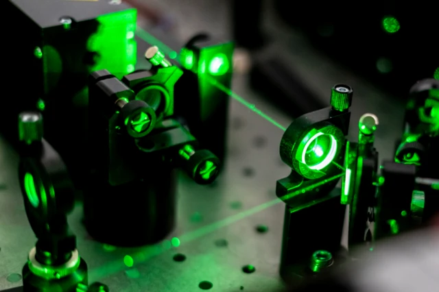 เครื่องยิงลำแสงเลเซอร์ที่มีความเร็วระดับอัตโตวินาที
