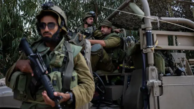 গ্রামটিতে ইসরায়েলি সেনাদের তৎপরতা।