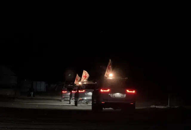 مركبات تابعة للصليب الأحمر تحمل جثث أربعة رهائن إسرائيليين في قطاع غزة