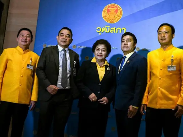 2 สส.กระบี่ พรรคภูมิใจไทย ถ่ายรูปคู่กับ 2 สว. ใหม่