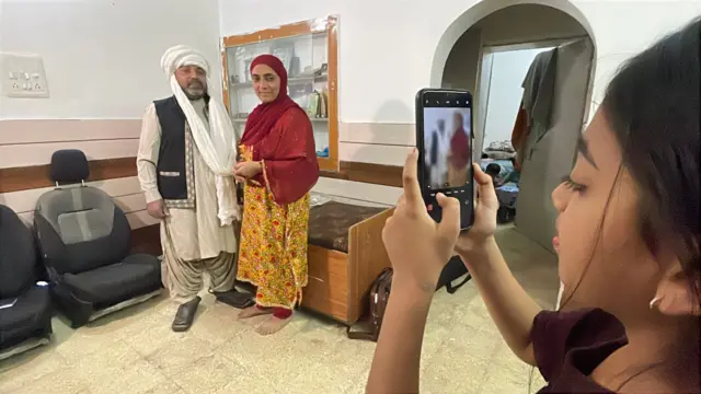 جہانگیر بلوچ کے مطابق گجرات کے 34 اضلاع میں سے 32 میں بلوچ برادری کے لوگ رہتے ہیں